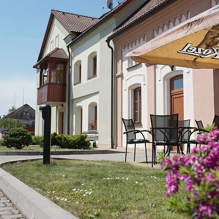 Penzion Nad Oborou Hradec Kralove Ngoại thất bức ảnh