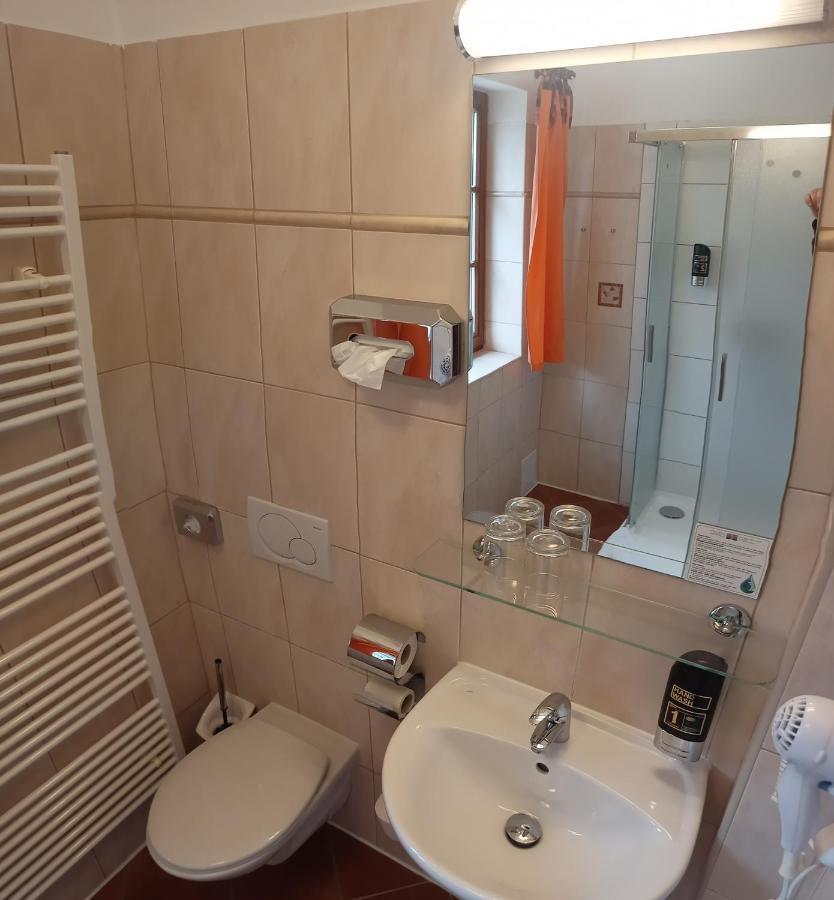 Penzion Nad Oborou Hradec Kralove Ngoại thất bức ảnh