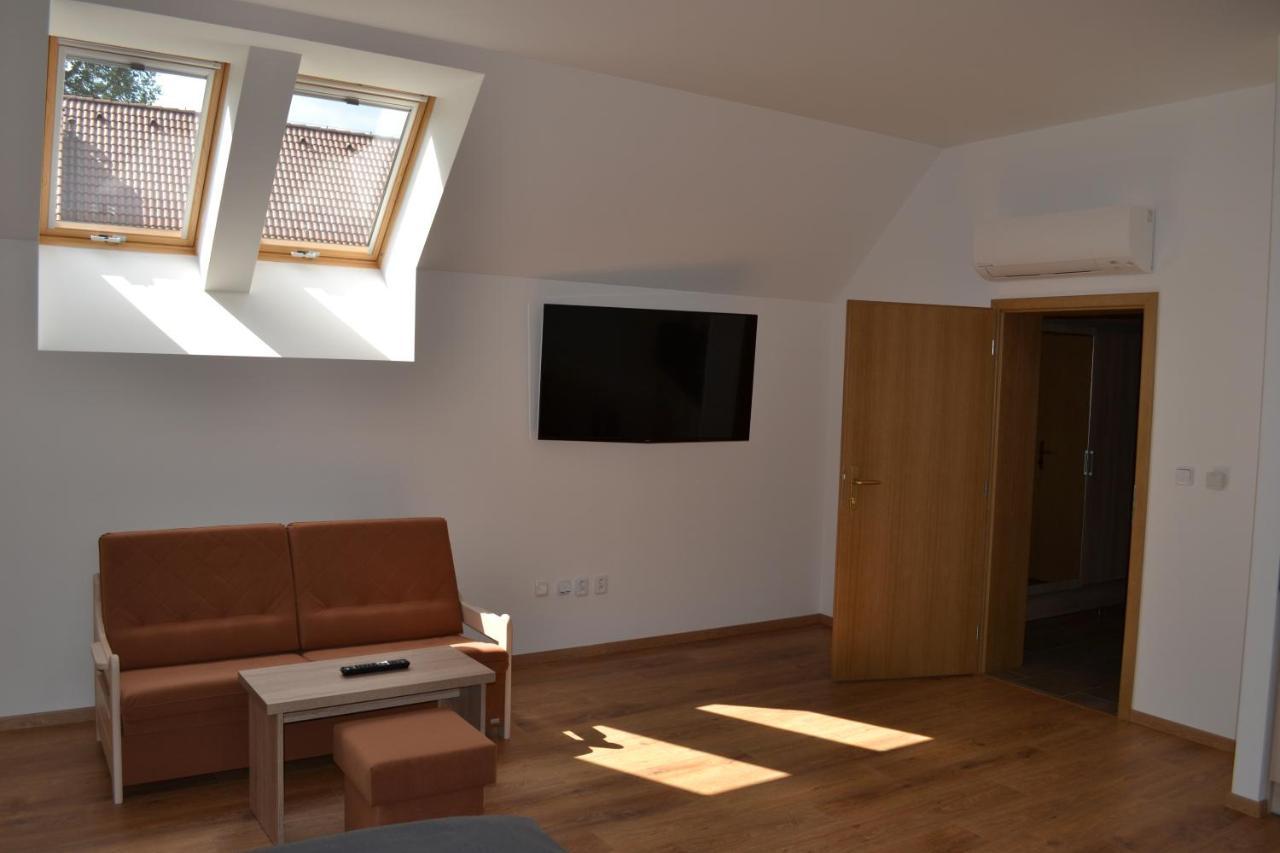 Penzion Nad Oborou Hradec Kralove Ngoại thất bức ảnh