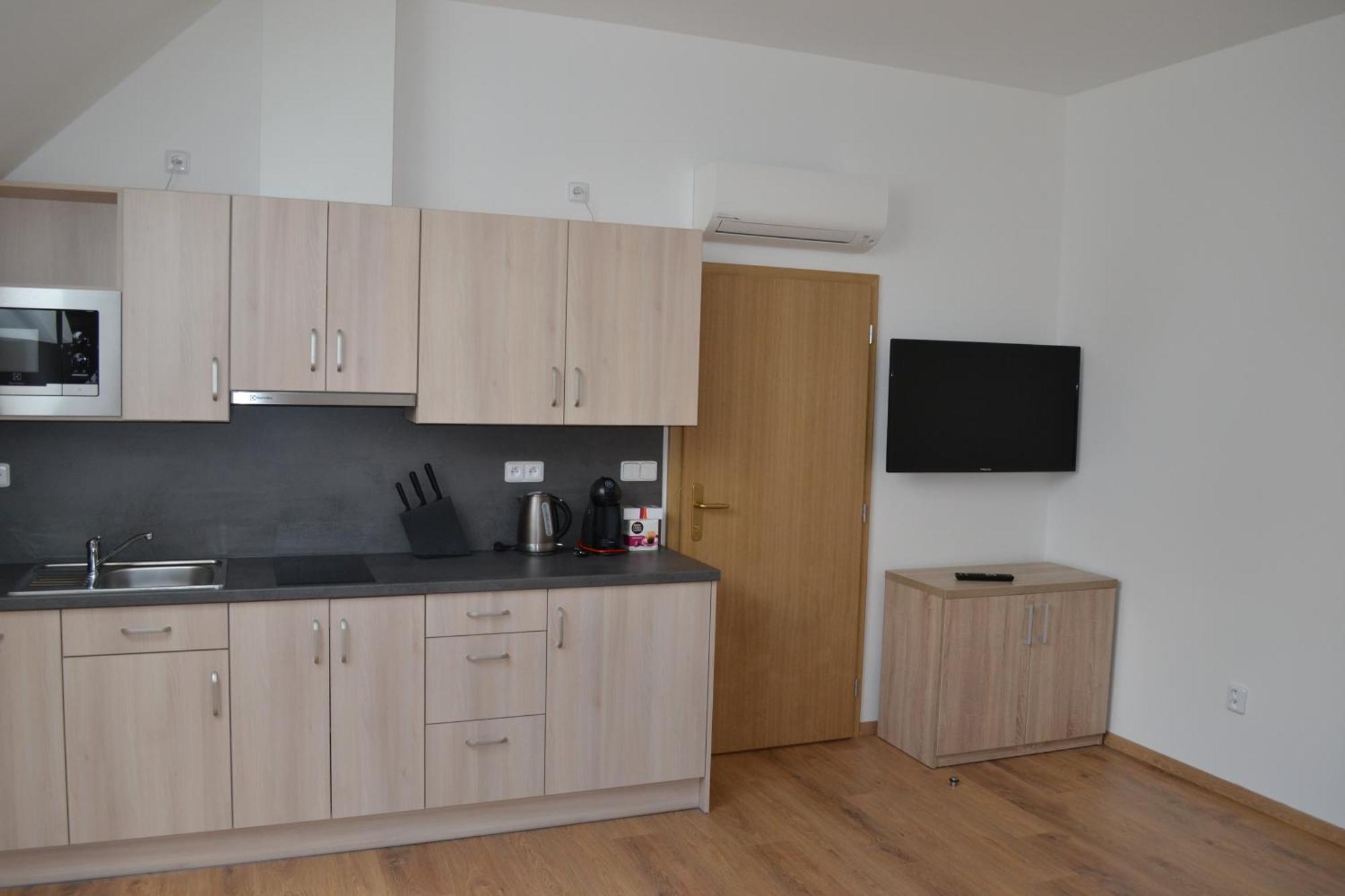 Penzion Nad Oborou Hradec Kralove Ngoại thất bức ảnh