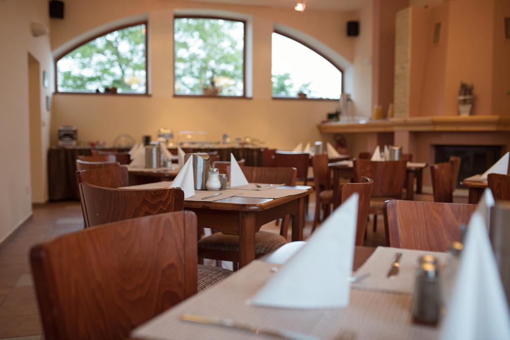 Penzion Nad Oborou Hradec Kralove Ngoại thất bức ảnh