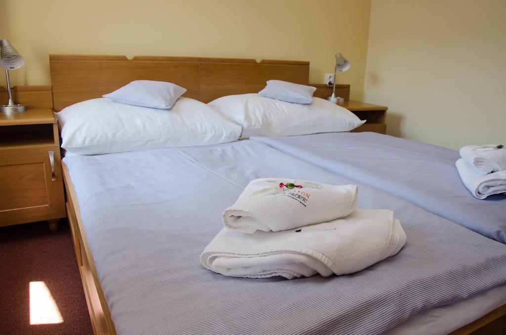 Penzion Nad Oborou Hradec Kralove Ngoại thất bức ảnh