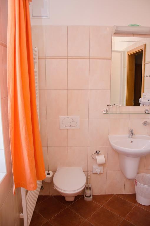 Penzion Nad Oborou Hradec Kralove Ngoại thất bức ảnh