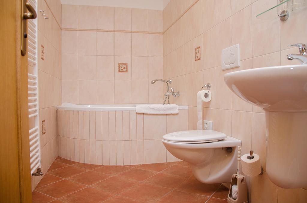 Penzion Nad Oborou Hradec Kralove Ngoại thất bức ảnh