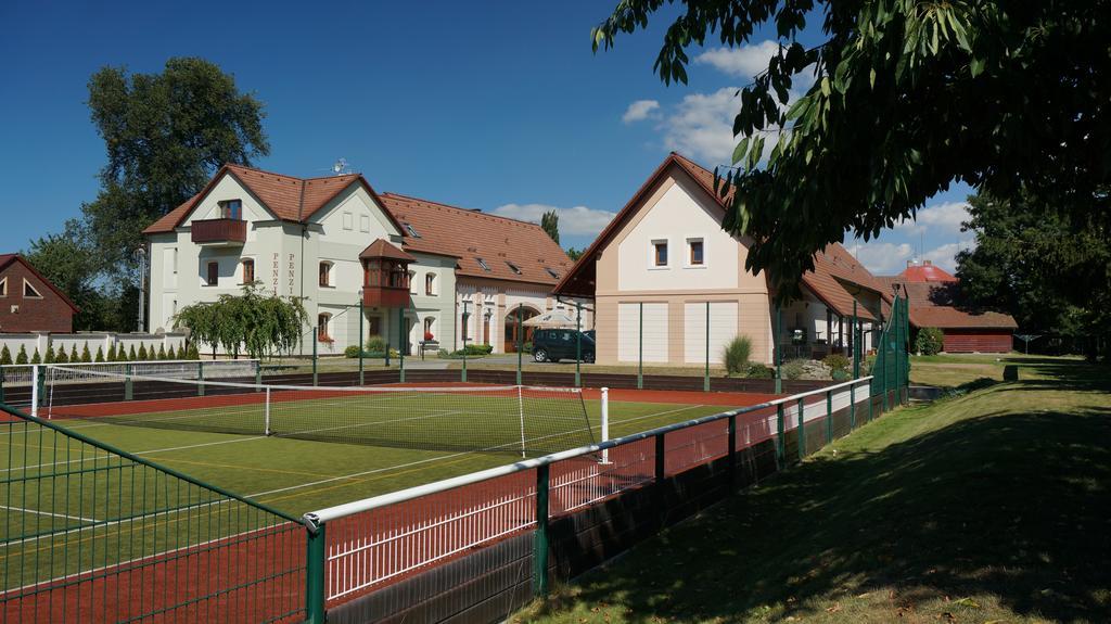 Penzion Nad Oborou Hradec Kralove Ngoại thất bức ảnh