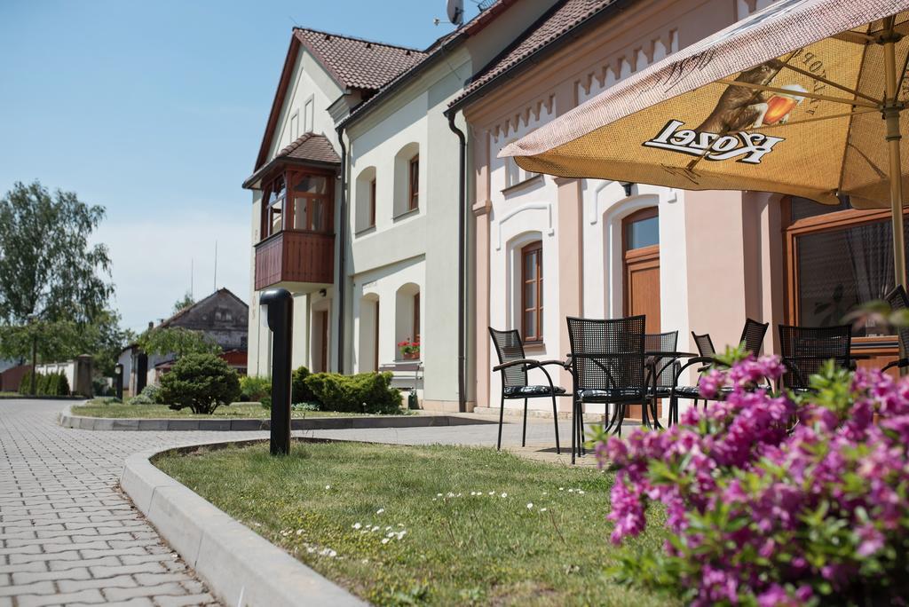 Penzion Nad Oborou Hradec Kralove Ngoại thất bức ảnh