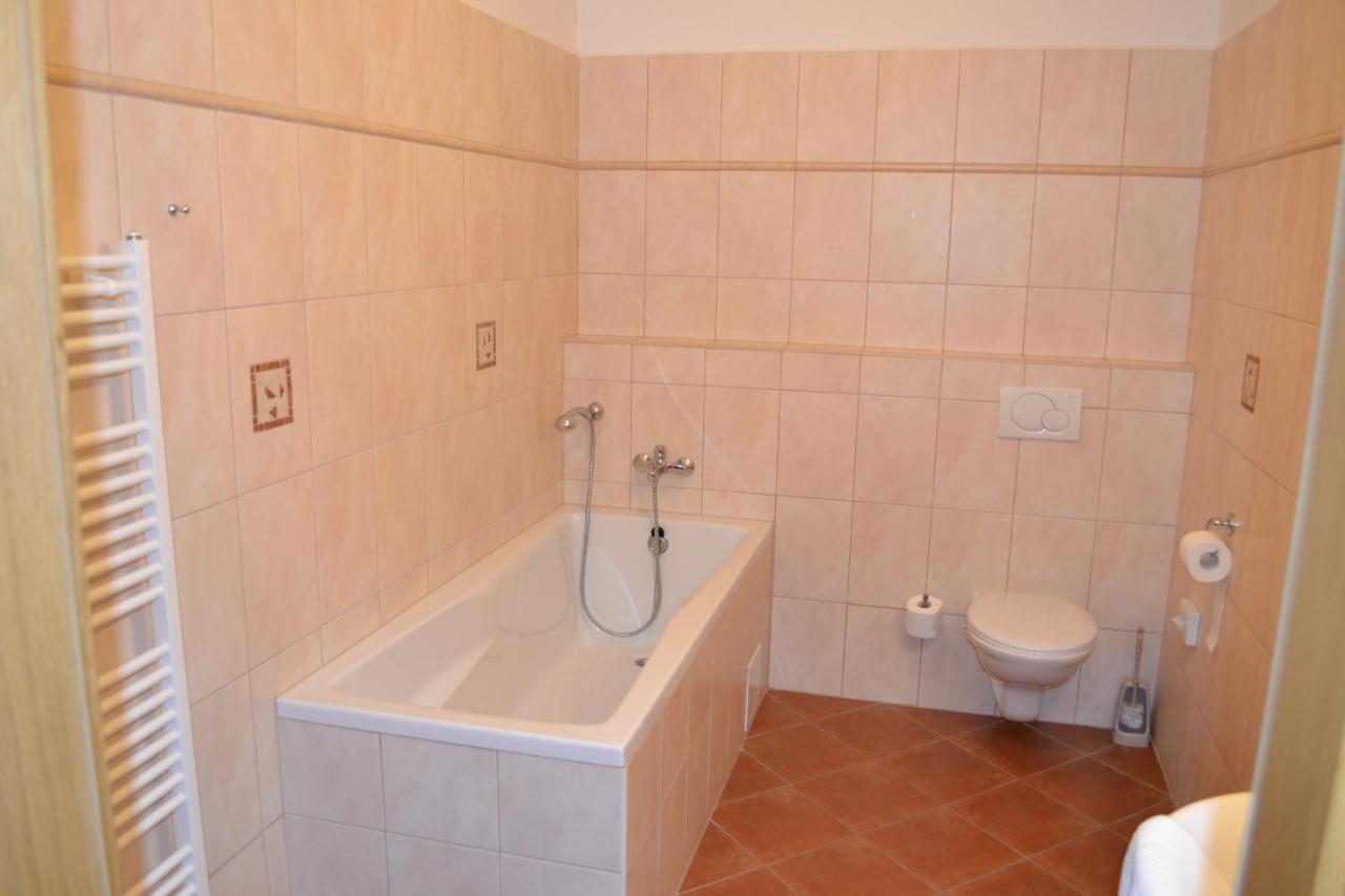 Penzion Nad Oborou Hradec Kralove Phòng bức ảnh